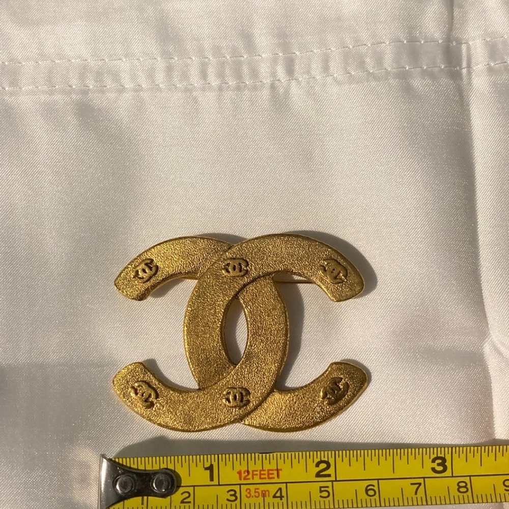 Rare Vintage Chanel Brooch (Jennie from Blackpink wore it) - Picture 8 of 11